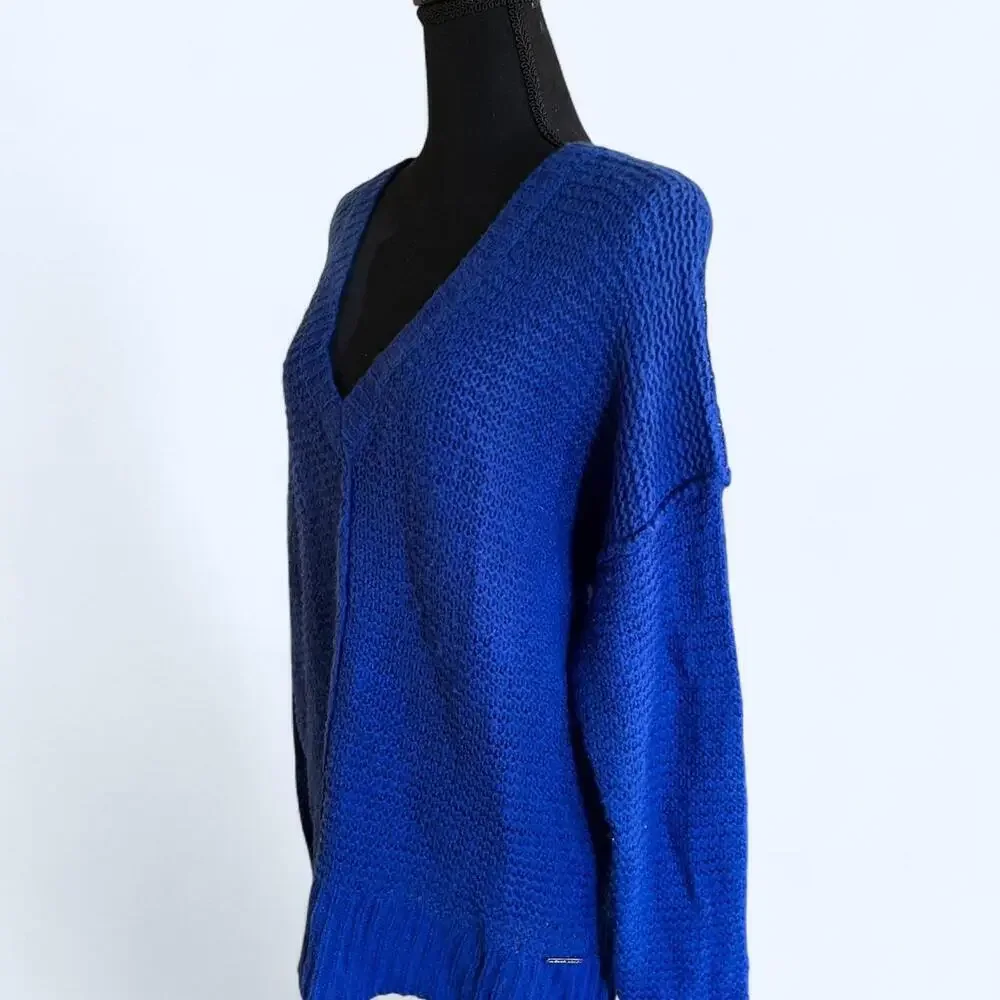 Michael Kors beautiful knit royal blue sweater Size Large